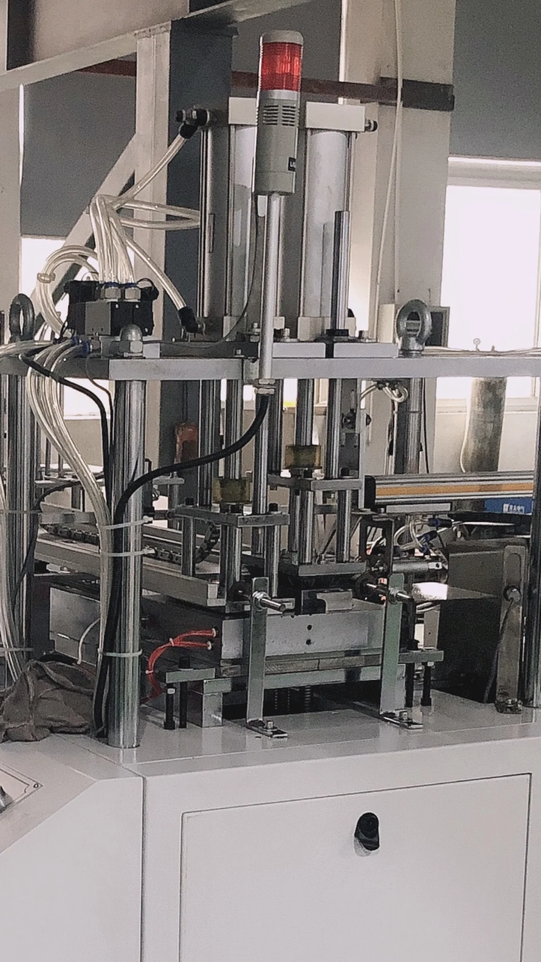 La carta patinata dell'alimento bianco completamente automatico porta via la scatola di pranzo di carta eliminabile di imballaggio per alimenti che forma il creatore delle macchine