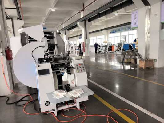 Macchina per la produzione di sacchetti di carta con stampa flessografica CMYK 50Hz 60Hz Alimentazione Totale Potenza 15 KW Adatta per imballaggi su larga scala