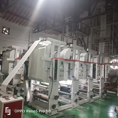 Diametro della vite 55 mm 2 o 65 mm 2 mm Film Extruder Machine Potenza totale 11-21kw Capacità di estrusione da 100 a 500 kg h per l'estrusione di pellicole di plastica