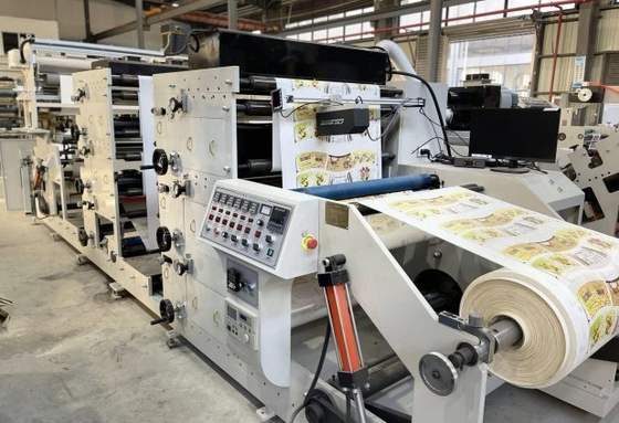 Stampatrice 1300mm di Flexo dell'etichetta dell'autoadesivo con la carta del rotolo del certificato 5colors del Ce