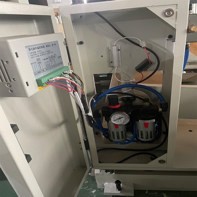 Alta velocità della tagliatrice dell'incrocio del computer HJ-1400 con il taglio di taglio servo del controllo motorio 1400mm per il taglio della carta a4