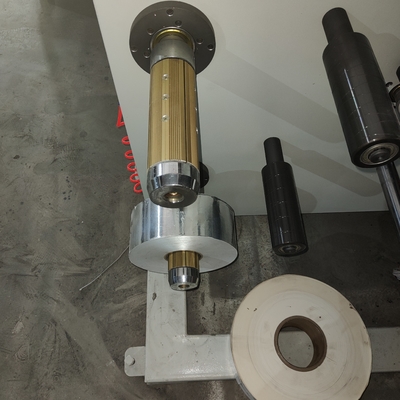 La stampatrice ad alta velocità di Flexo per efficienza massima, stampante il colore è whitle, il nastro, la carta kraft, inchiostro