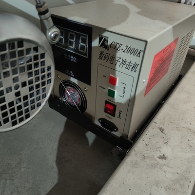 La stampatrice ad alta velocità di Flexo per efficienza massima, stampante il colore è whitle, il nastro, la carta kraft, inchiostro