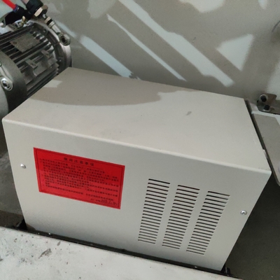 La stampatrice ad alta velocità di Flexo per efficienza massima, stampante il colore è whitle, il nastro, la carta kraft, inchiostro