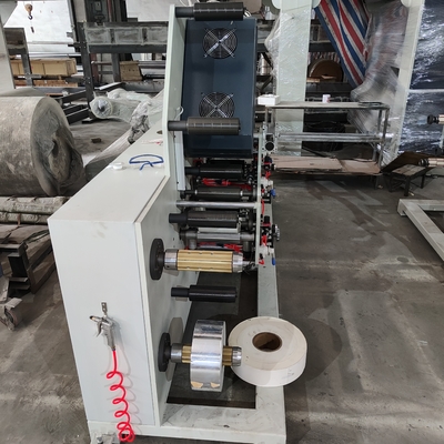 La stampatrice ad alta velocità di Flexo per efficienza massima, stampante il colore è whitle, il nastro, la carta kraft, inchiostro