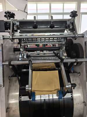 Macchina per la produzione di sacchetti di carta con stampa flessografica CMYK 50Hz 60Hz Alimentazione Totale Potenza 15 KW Adatta per imballaggi su larga scala