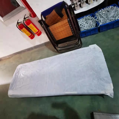 Lenzuolo eliminabile del CE che fa macchina