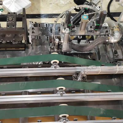 La cucitura tagliata fredda ha integrato la macchina che il taglio tessuto automatico della borsa piega il cucito