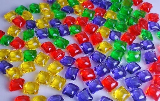 2 sacchetto solubile in acqua automatico del baccello della lavanderia del film della macchina imballatrice PVA della capsula di colore